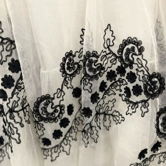 OSCAR DE LA RENTA WHITE BLACK TULLE RUNWAY DESIGNER SKIRT WAIST 34” SZ 12
ZIPPER - Picture 5 of 8